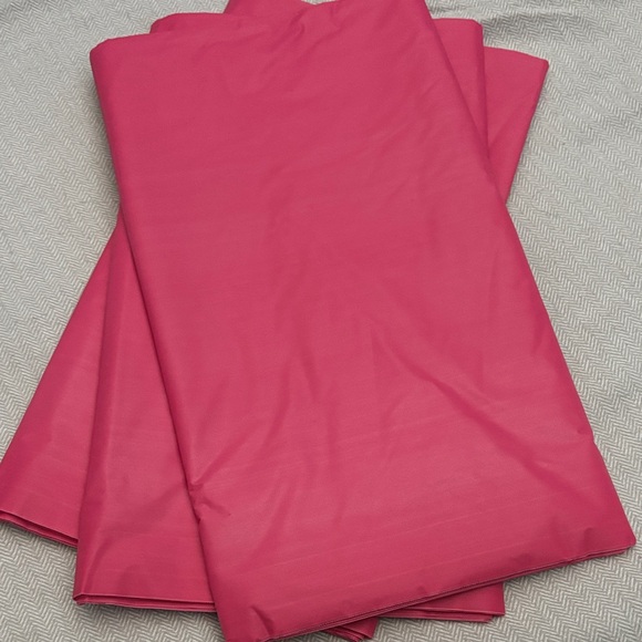 Vibrant Pink Hawaiian Party Decoration Set. Just add plates, napkins & cups - Picture 9 of 9